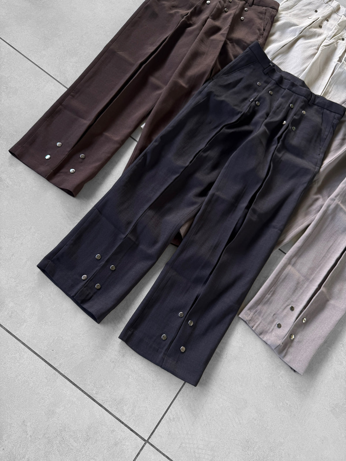Button Pleated pant