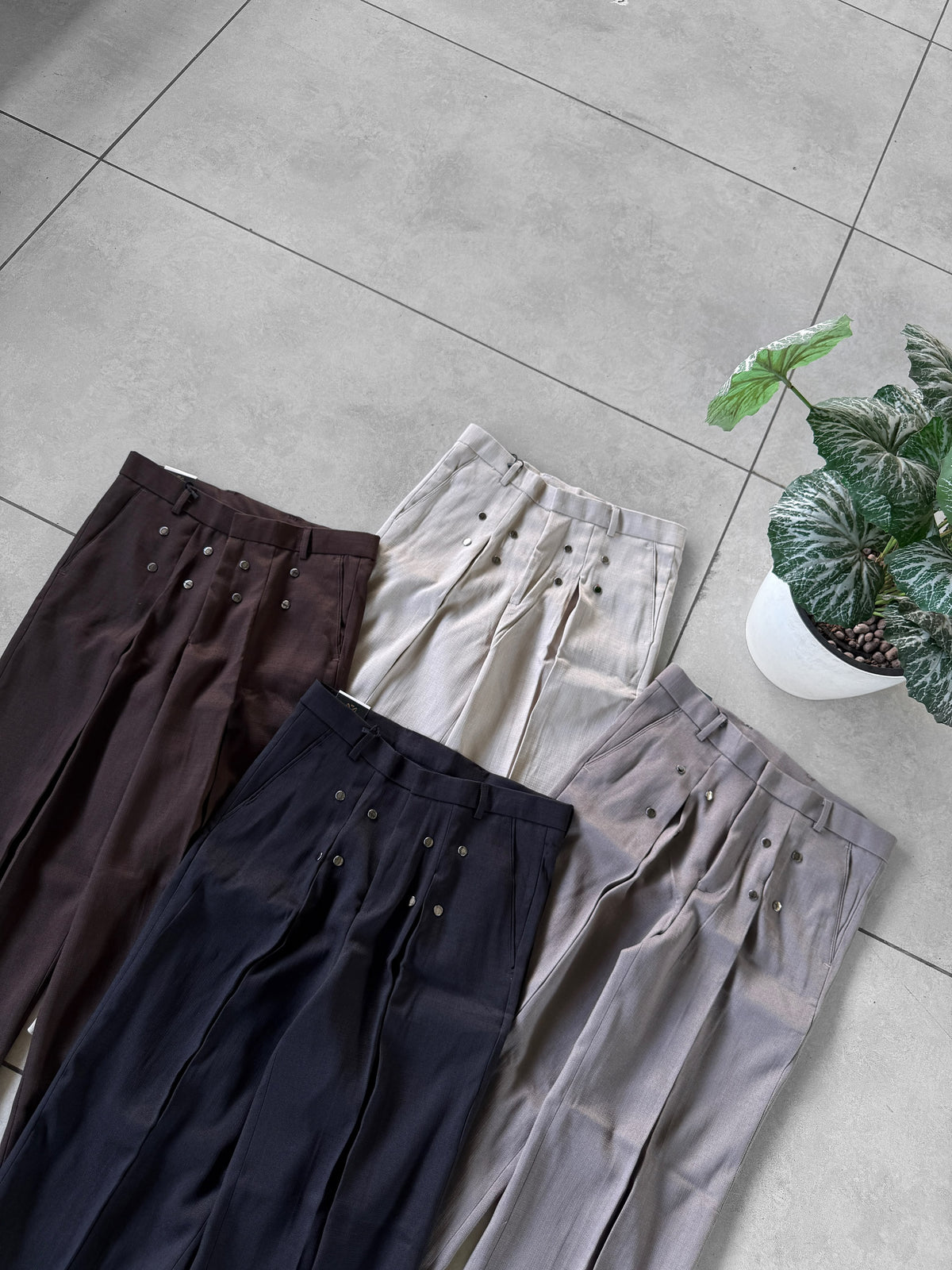 Button Pleated pant